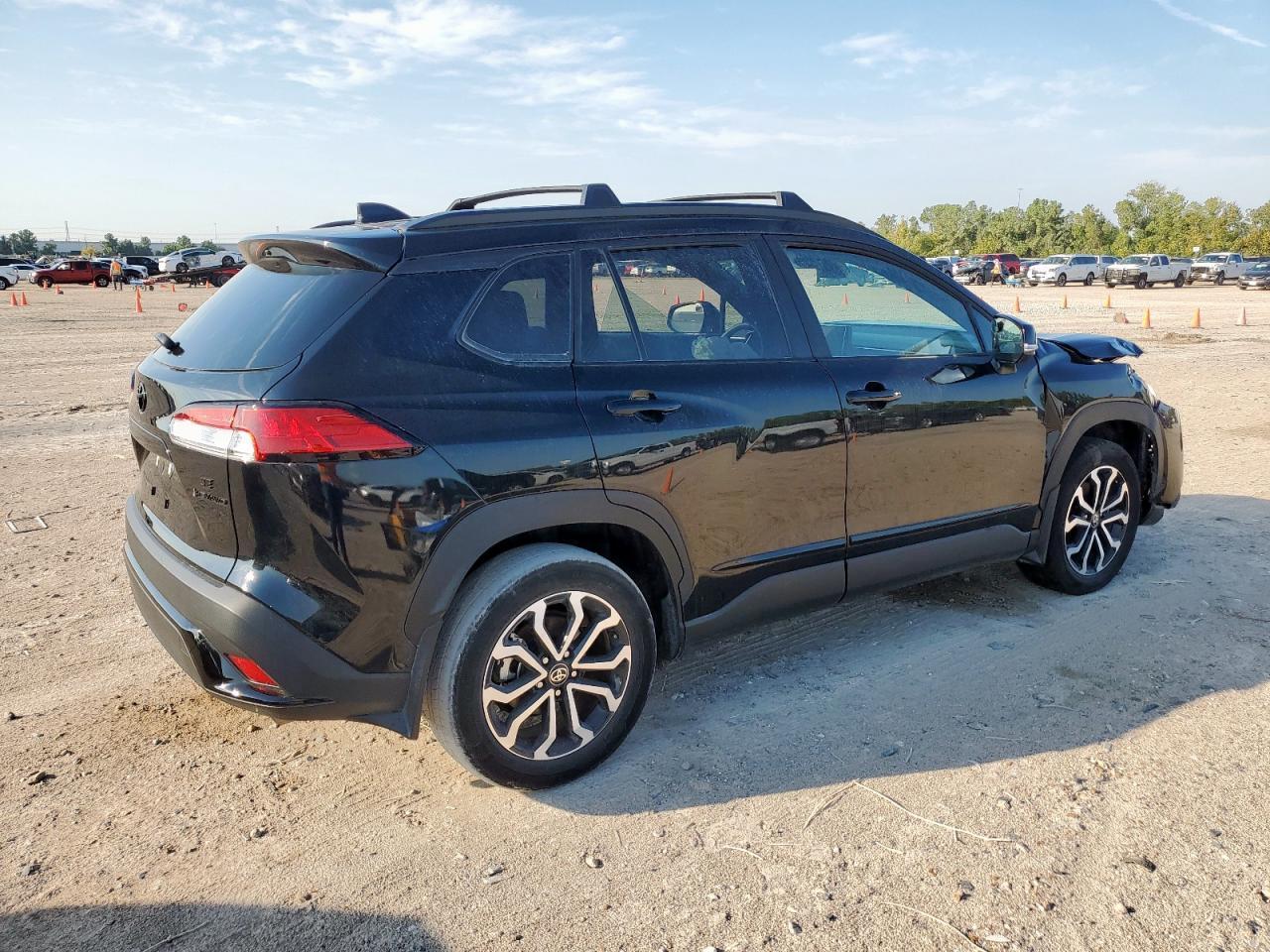 2025 Toyota Corolla Cross Se - Image 3