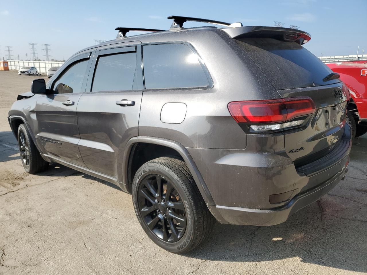 2020 Jeep Grand Cherokee Laredo - Image 2