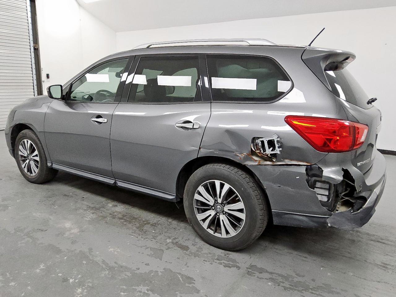 2018 Nissan Pathfinder Sv - Image 2