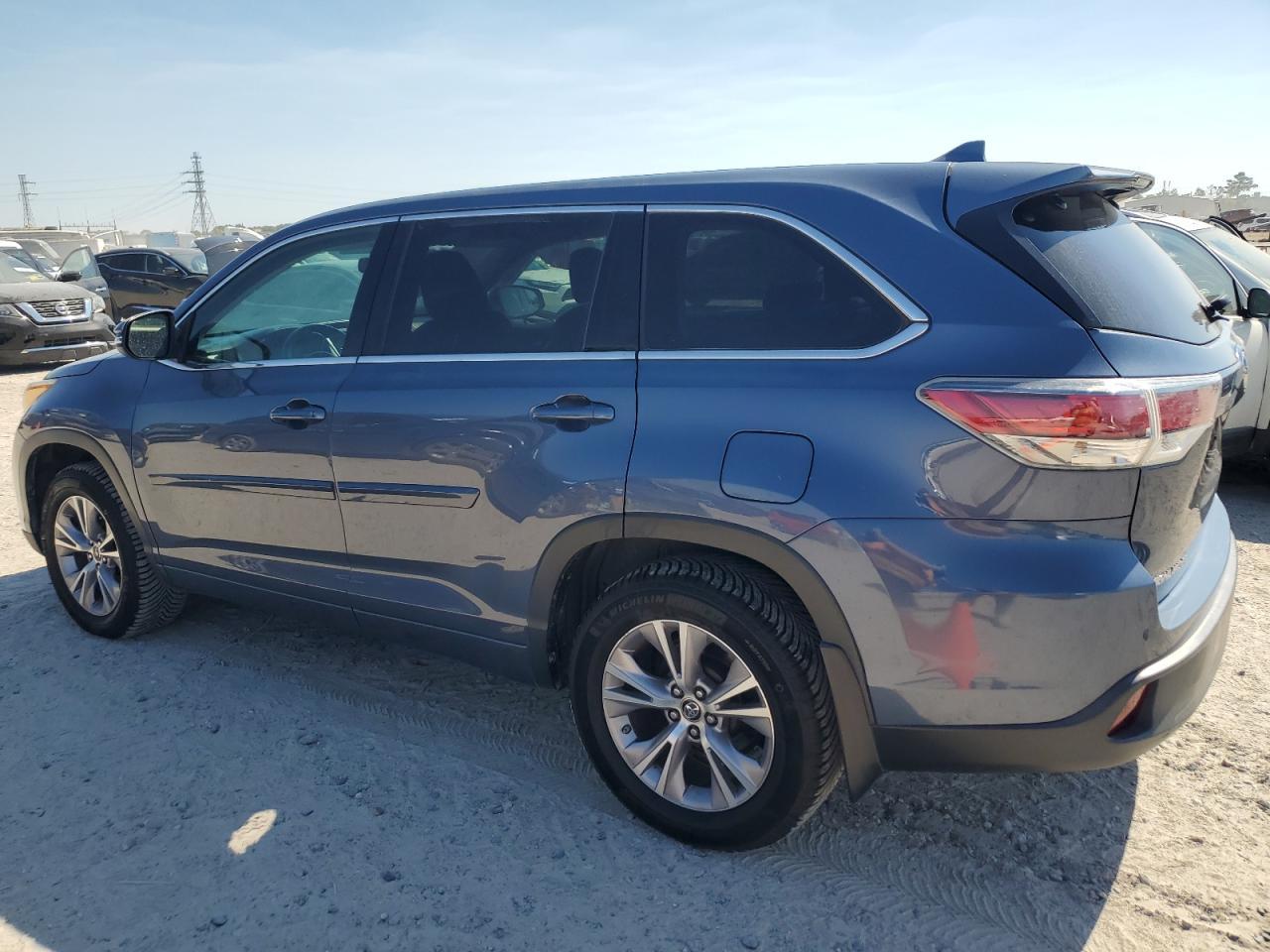 2016 Toyota Highlander Le - Фото 2
