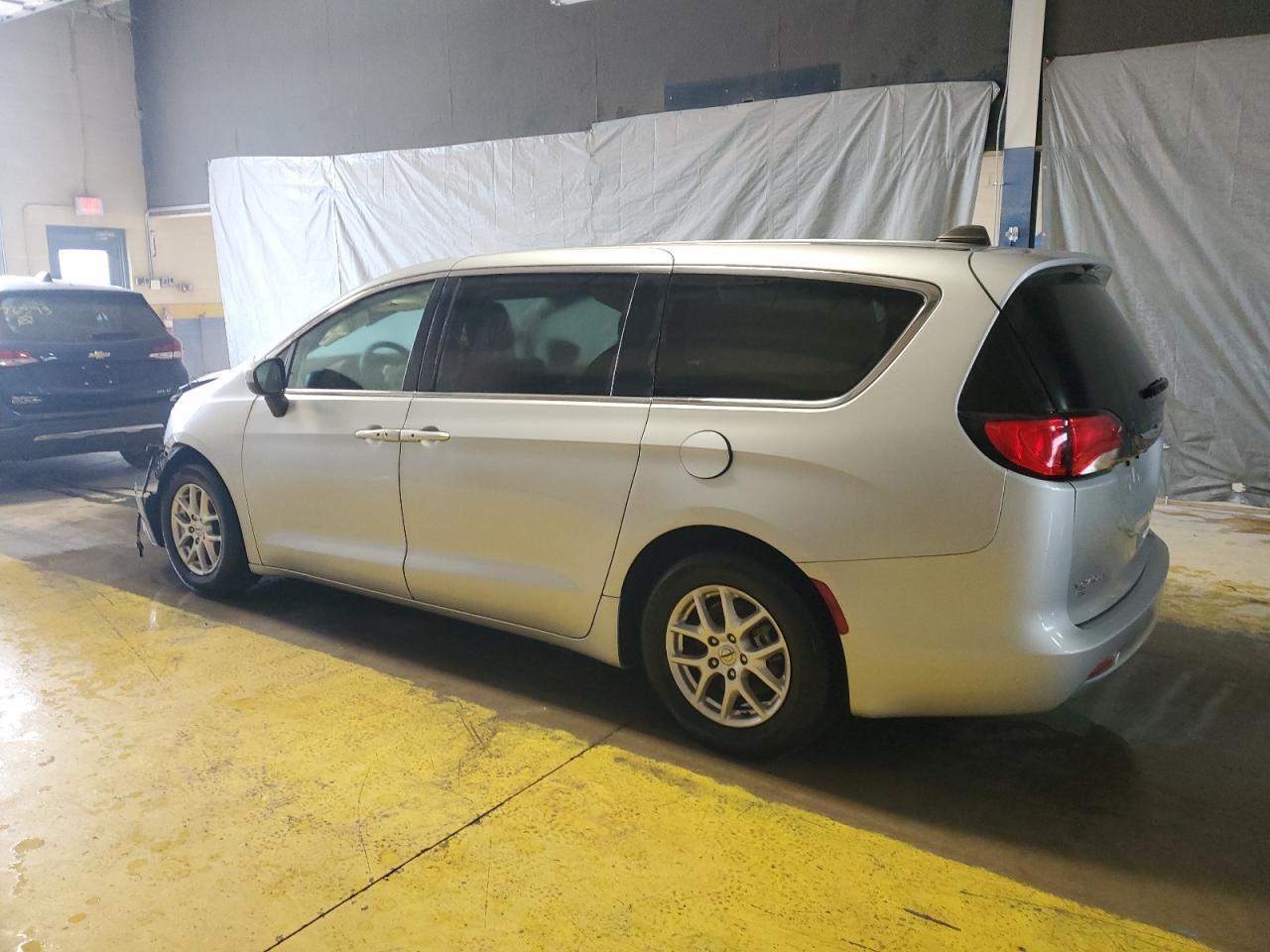 2023 Chrysler Voyager Lx - Image 2