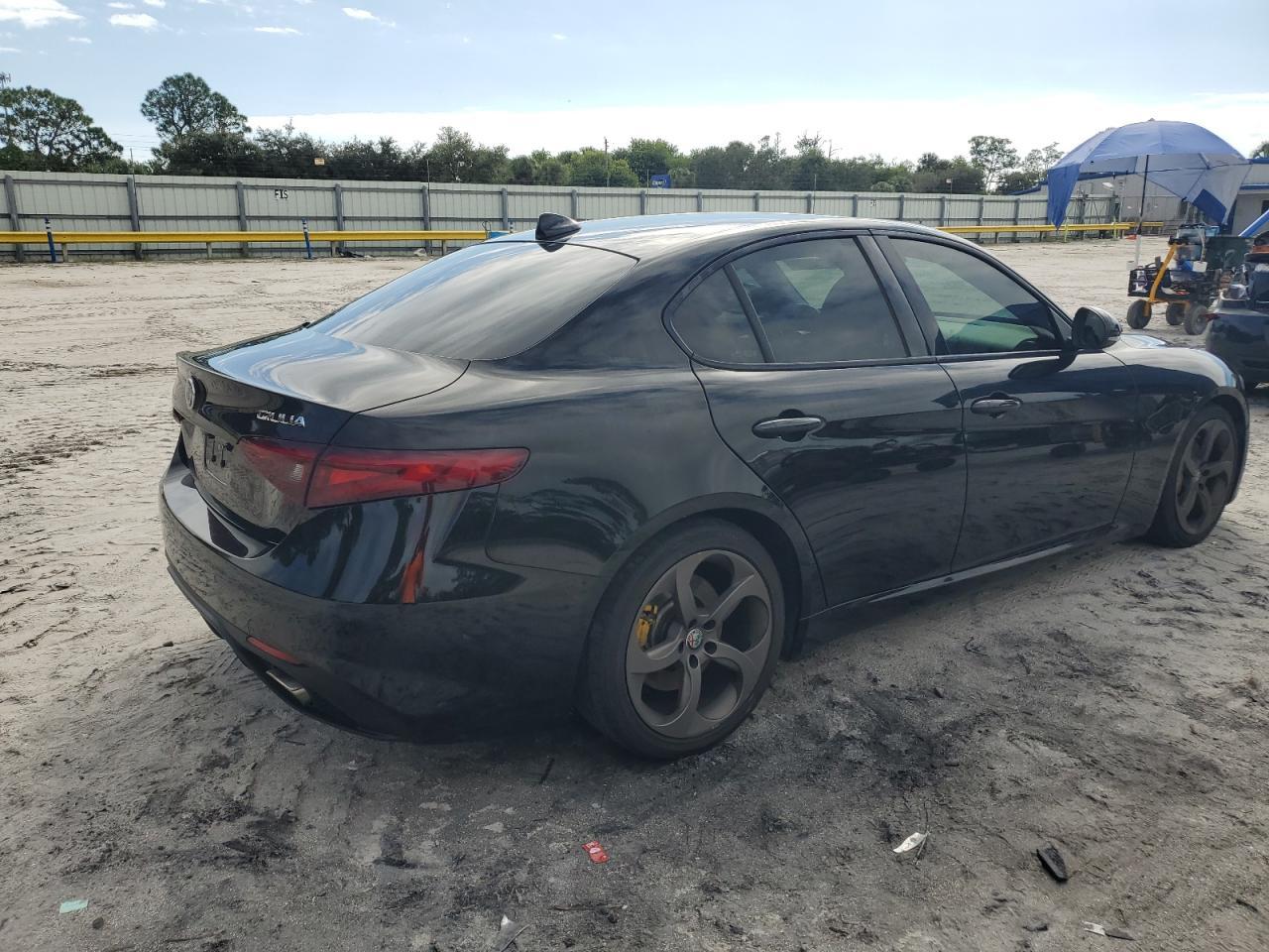 2019 Alfa Romeo Giulia - Image 3