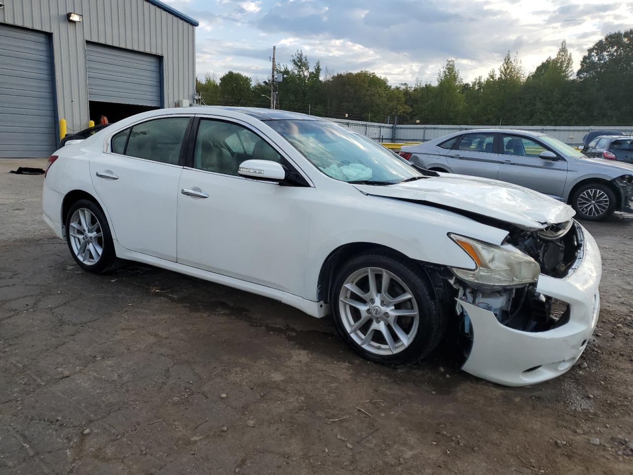 2011 Nissan Maxima S - Image 4