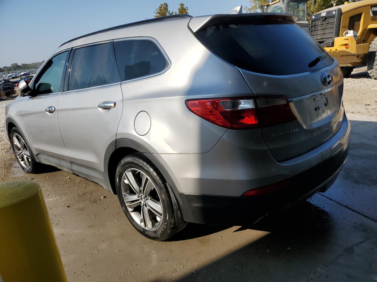 2016 Hyundai Santa Fe Se - Image 2