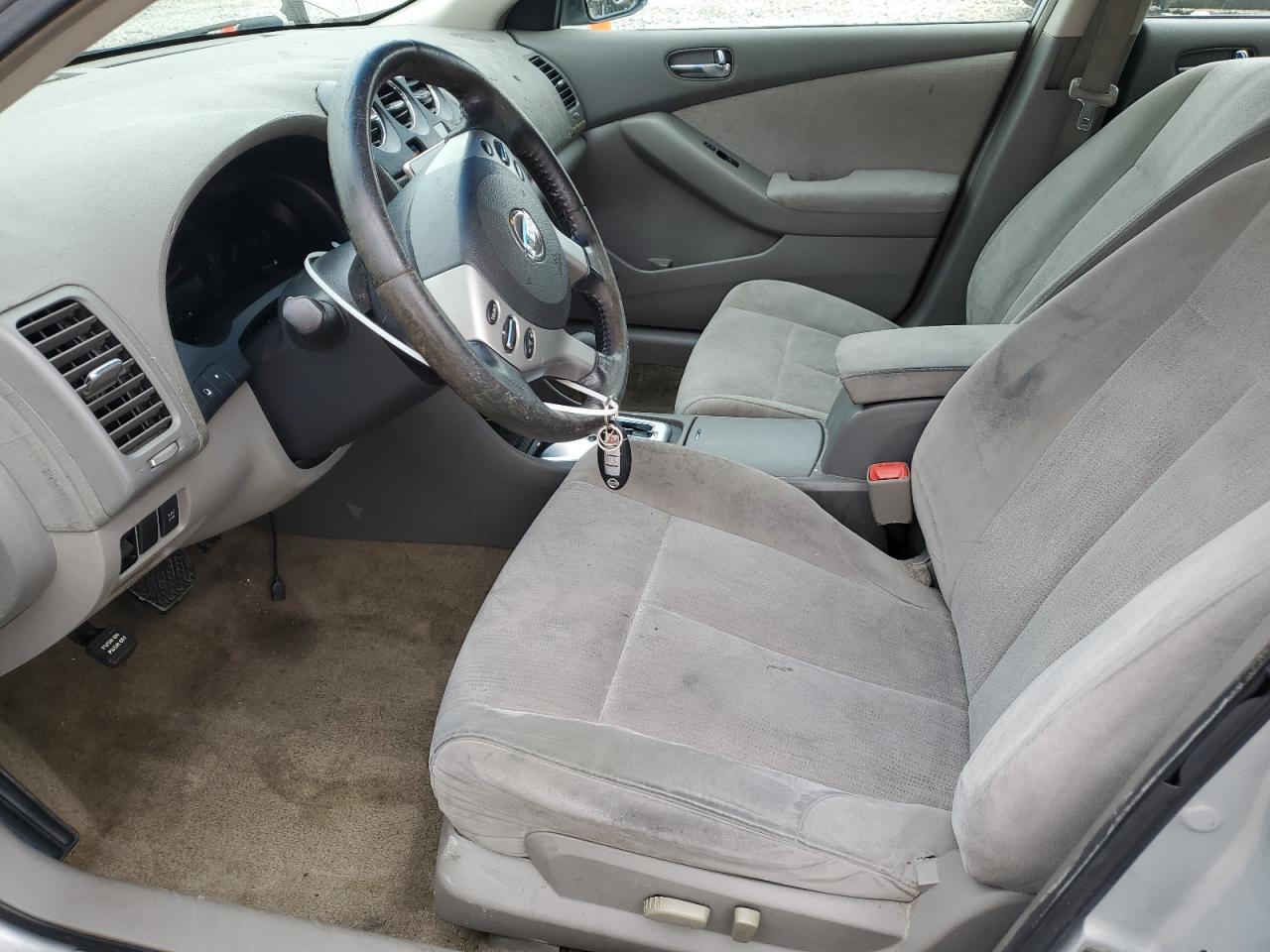 2010 Niss Altima Base - Image 7