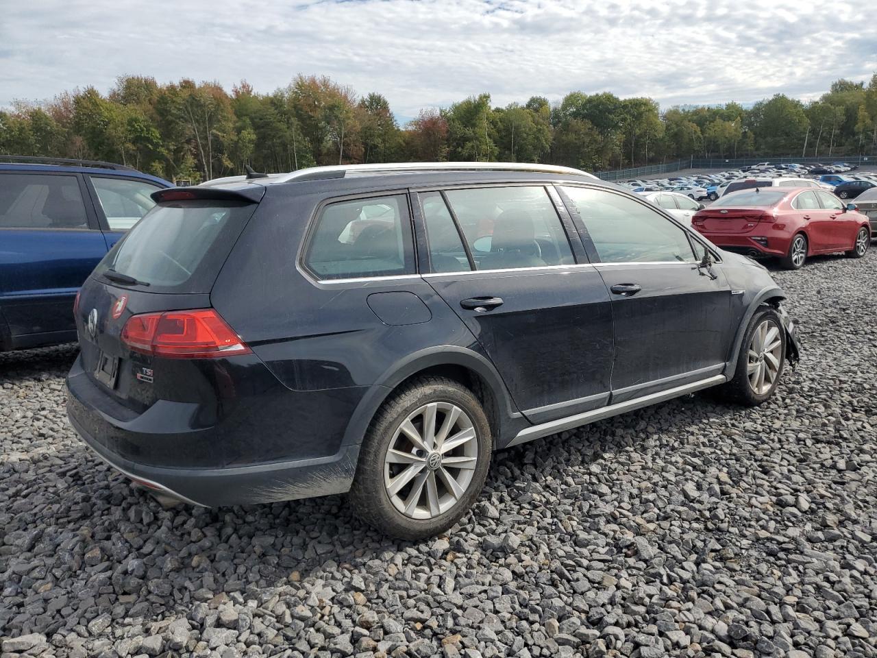 2017 Volkswagen Golf Alltrack S - Image 3