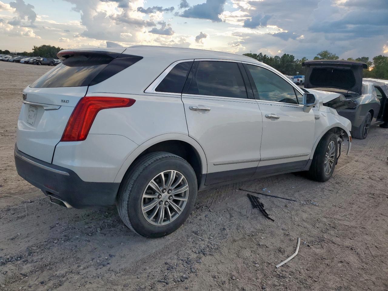 2019 Cadillac Xt5 Luxury - Image 3