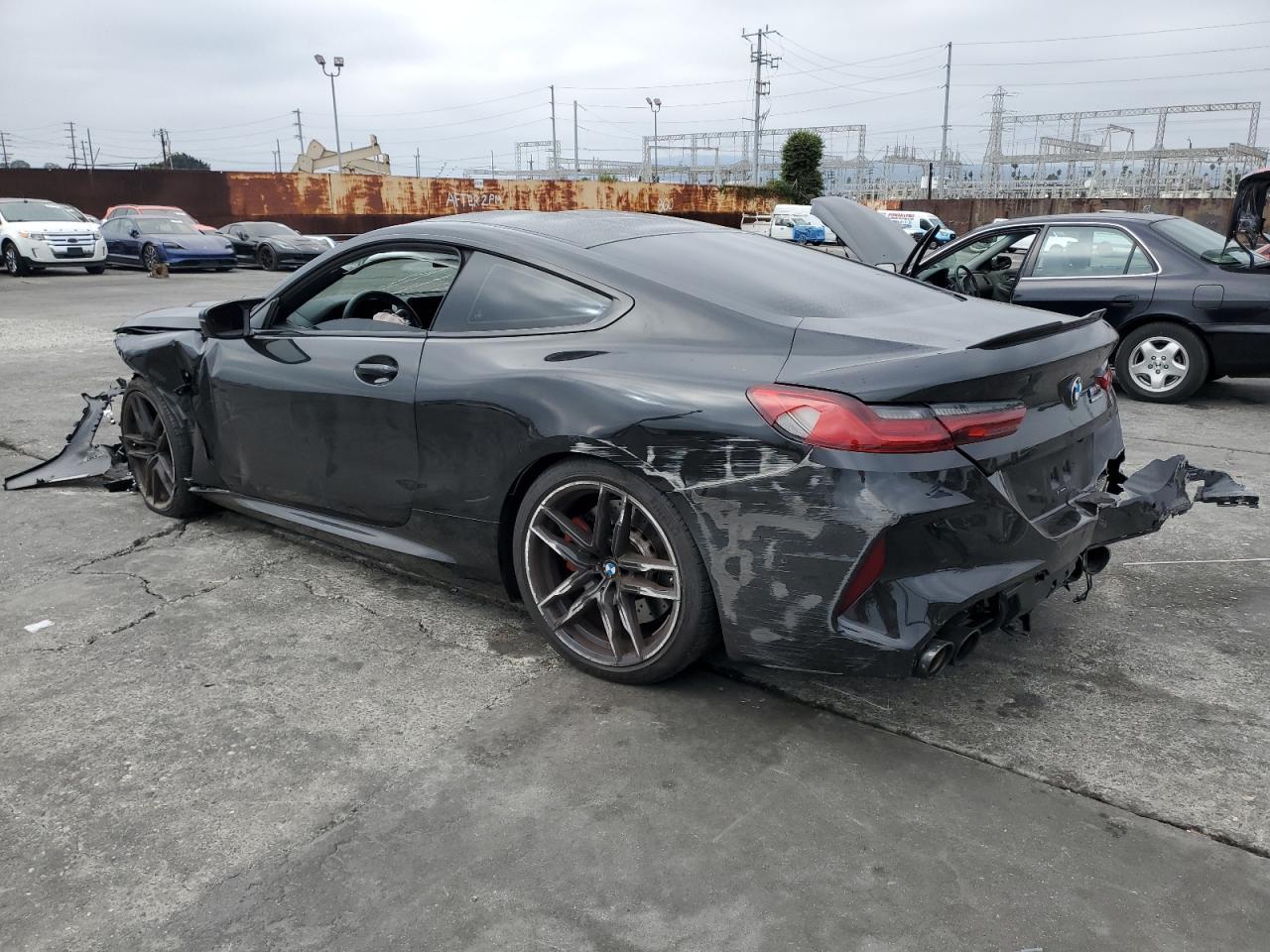 2025 BMW M8 - Фото 2