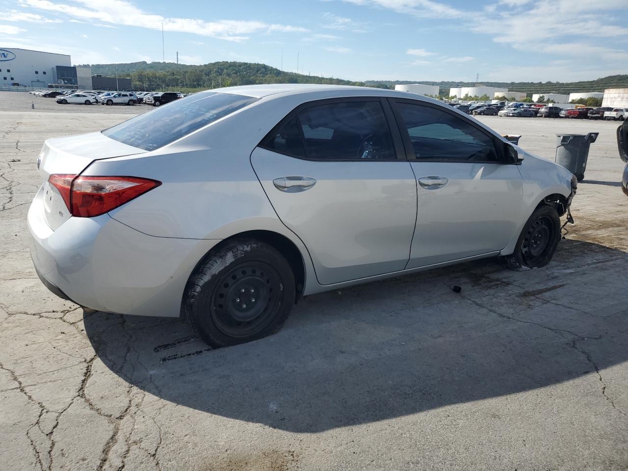 2017 Toyota Corolla L - Фото 3
