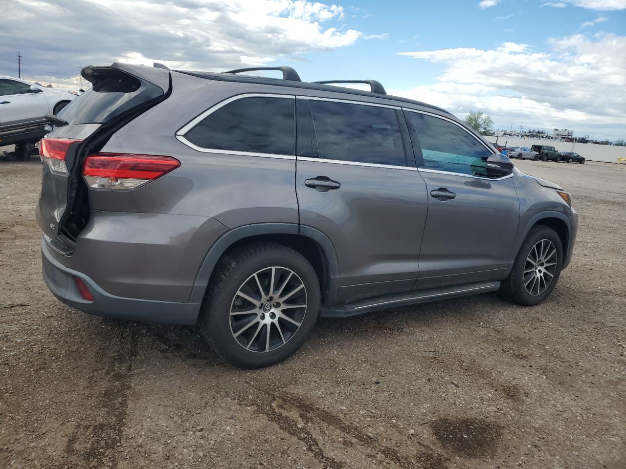 2018 Toyota Highlander Se - Фото 3