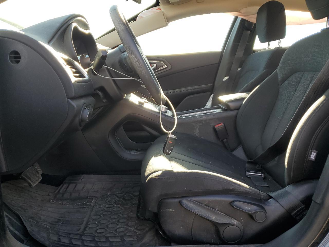 2016 Chrysler 200 Lx - Фото 7