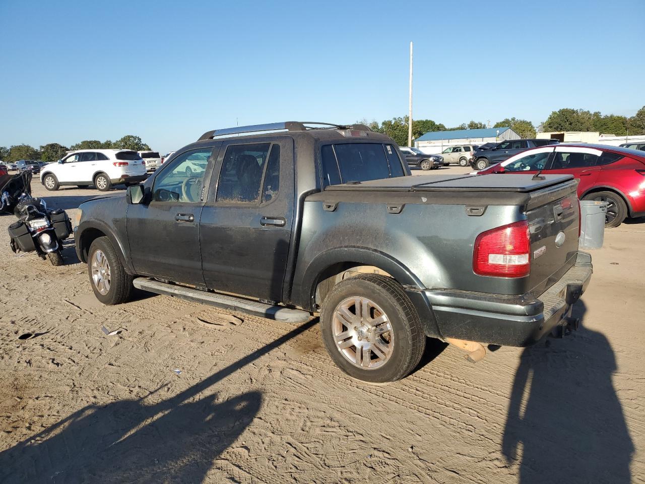 2010 Ford Explorer Sport Trac Limited - Фото 2