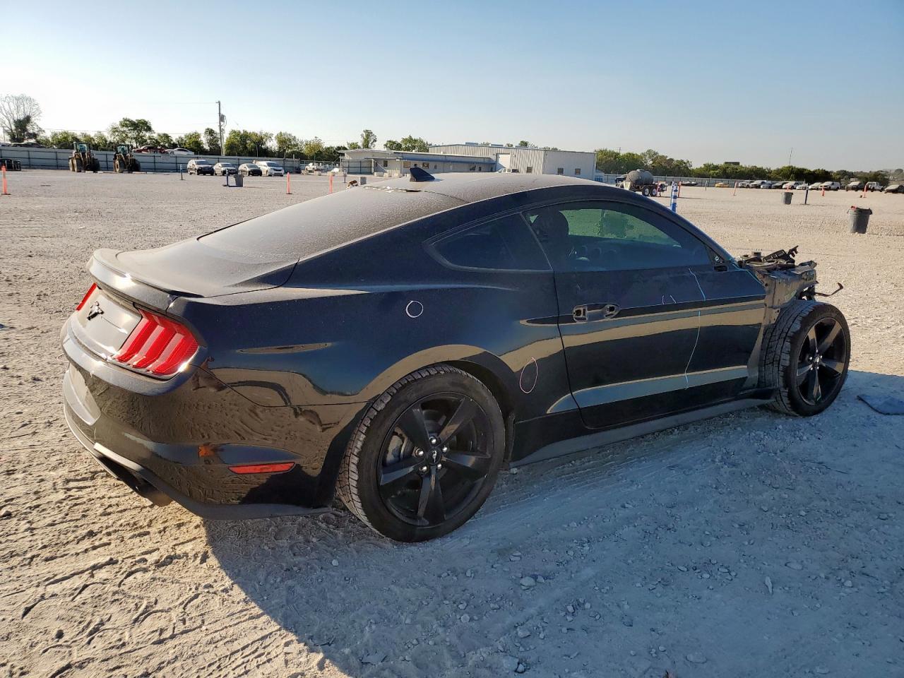 2022 Ford Mustang - Фото 3