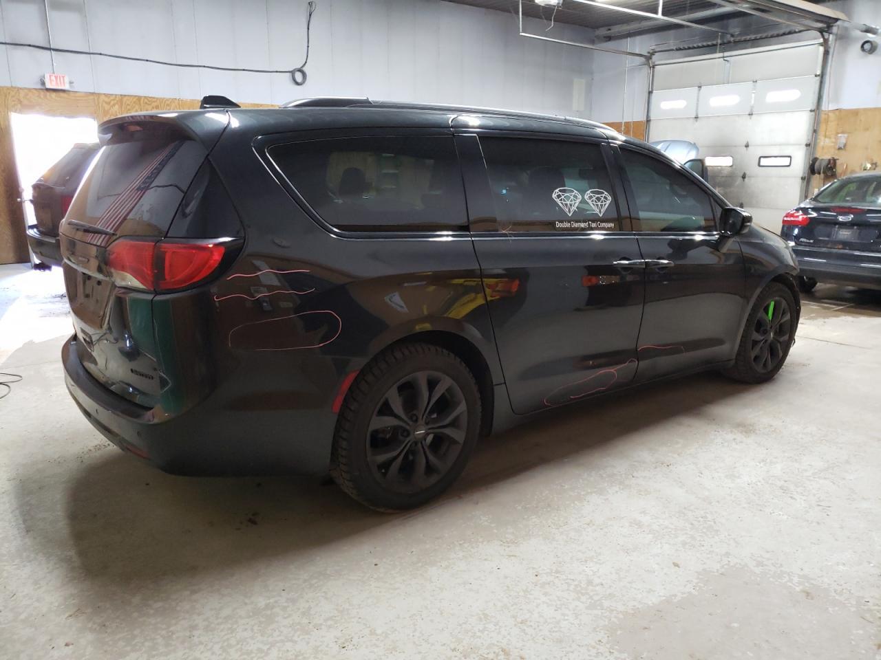 2019 Chrysler Pacifica Limited - Фото 3