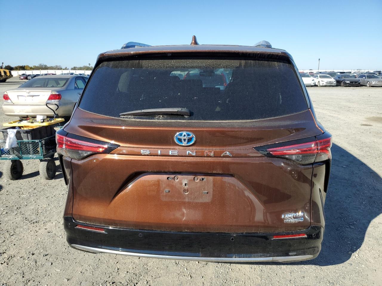 2023 Toyota Sienna Limited - Image 6