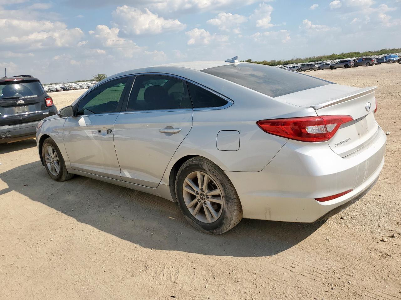 2015 Hyundai Sonata Se - Image 2