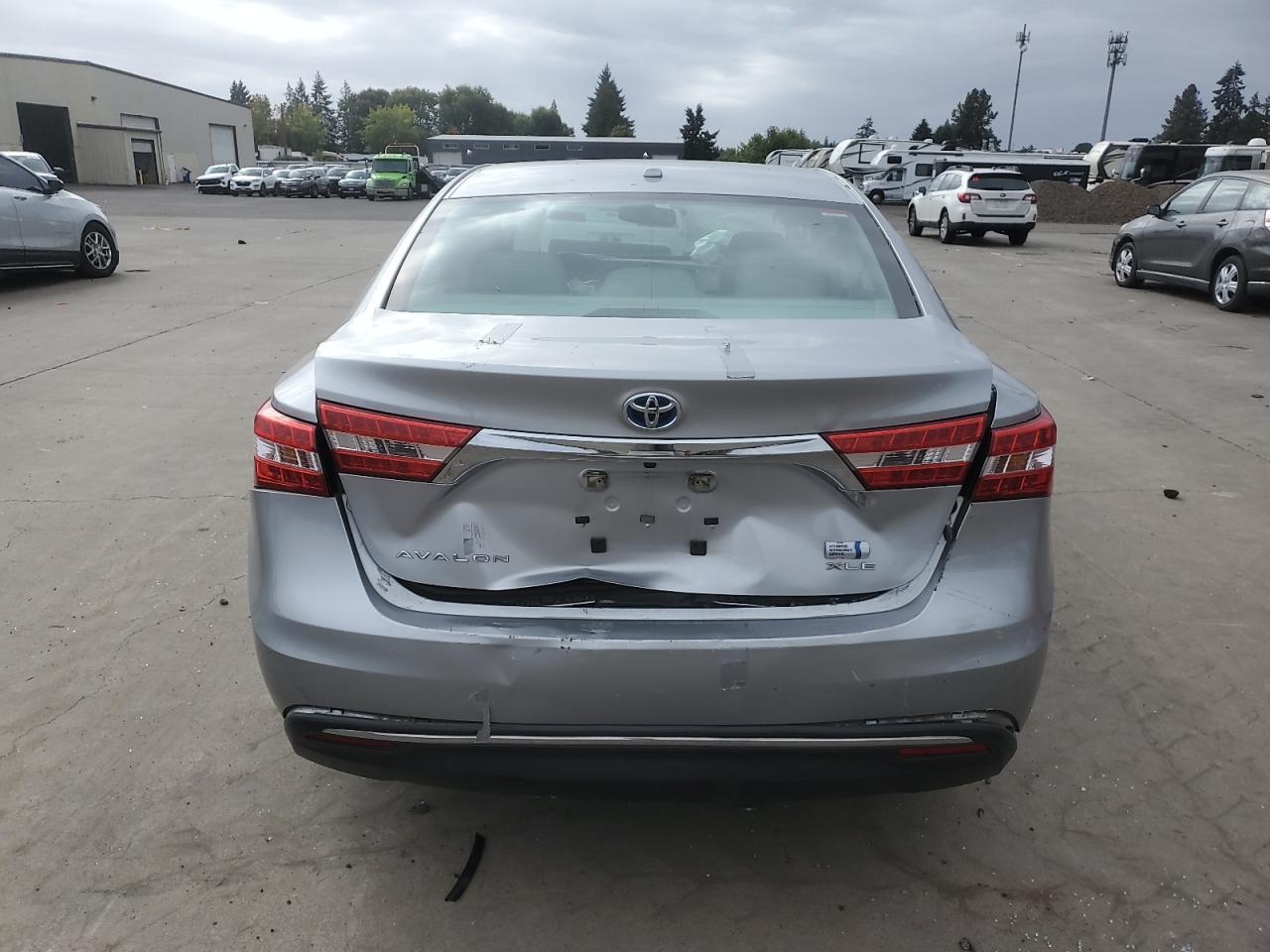 2015 Toyota Avalon Hybrid - Image 6