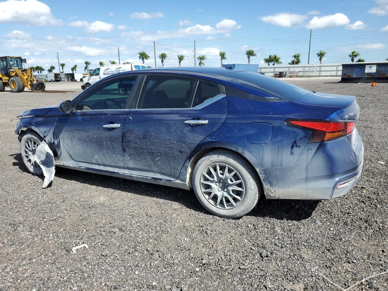 2019 Nissan Altima S - Фото 2