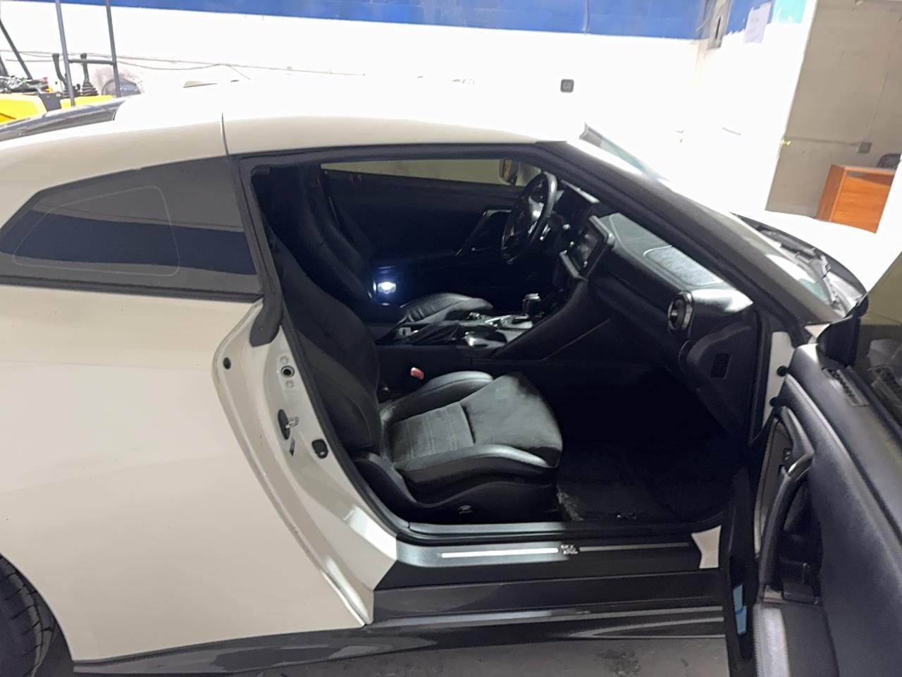 2020 Nissan Gt-R Pure - Image 5