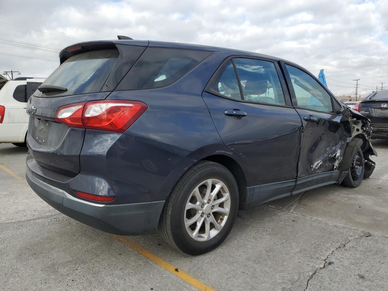 2018 Chevrolet Equinox Ls - Фото 3