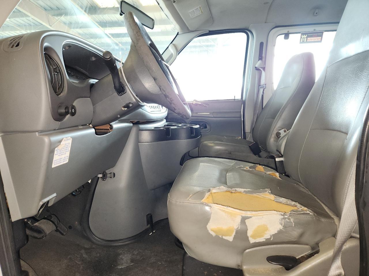 2006 Ford Econoline E150 Wagon - Image 7