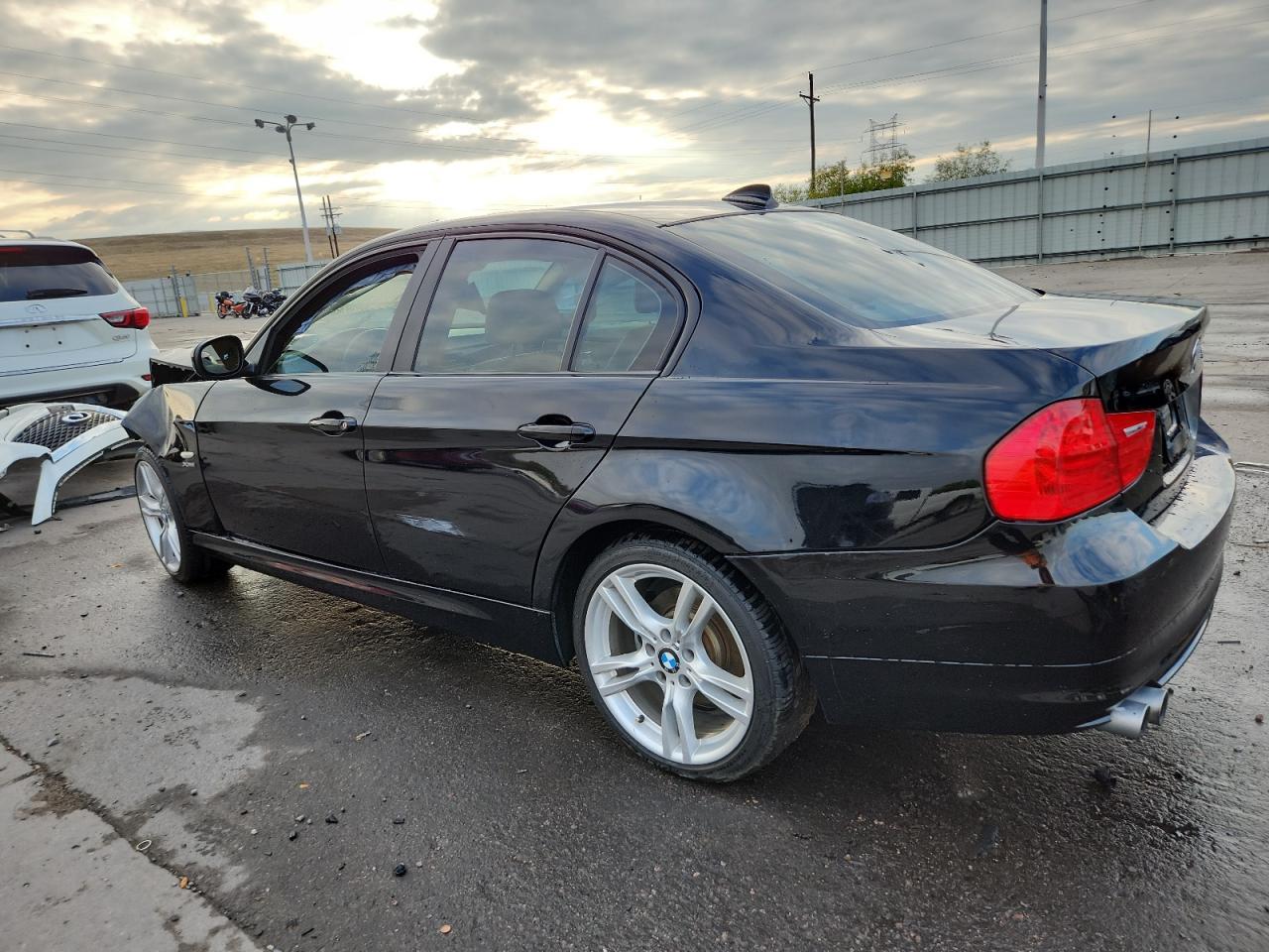2011 BMW 328 Xi - Image 2