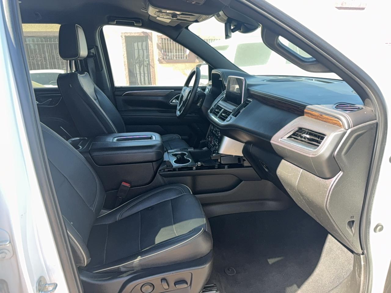 2023 Chevrolet Suburban K1500 Premier - Image 5