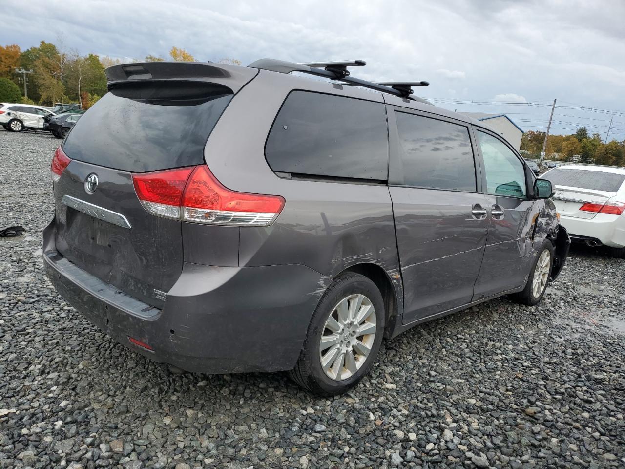 2013 Toyota Sienna Xle - Фото 3