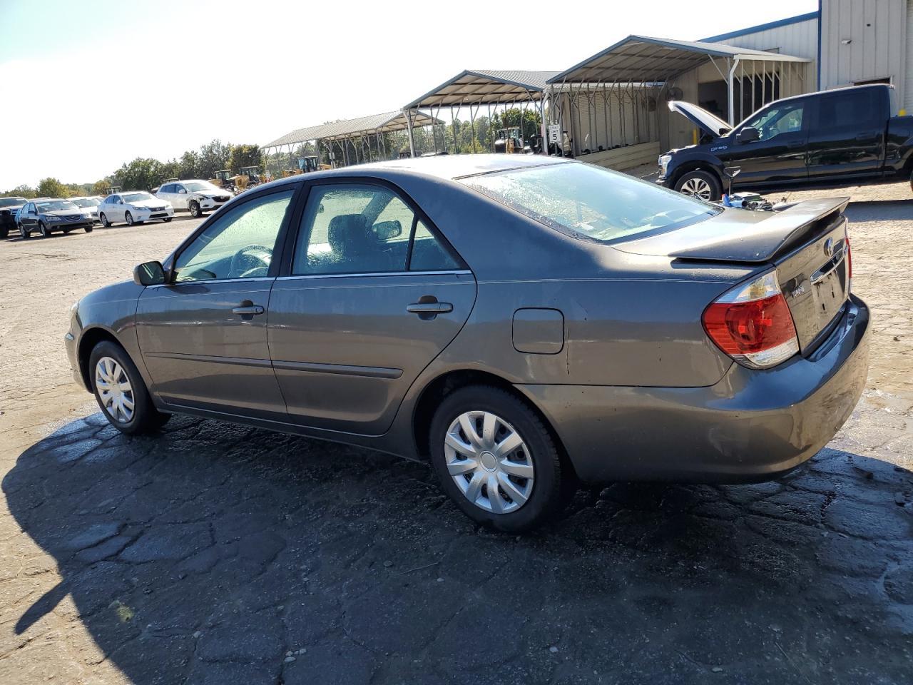 2005 Toyota Camry Le - Фото 2