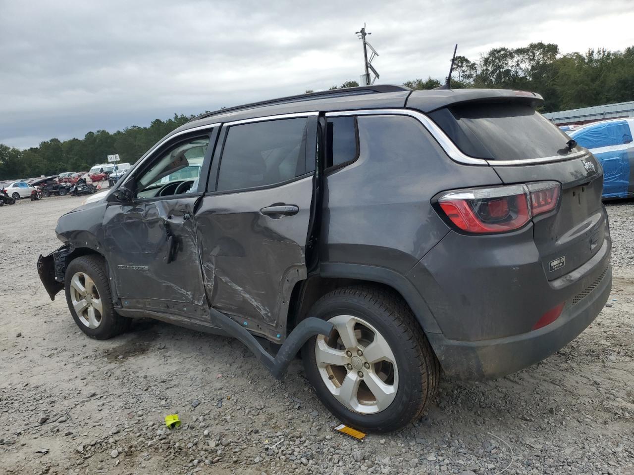 2019 Jeep Compass Latitude - Image 2