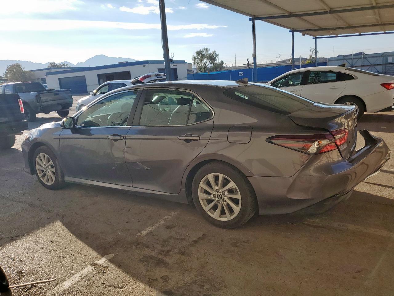 2023 Toyota Camry Le - Фото 2