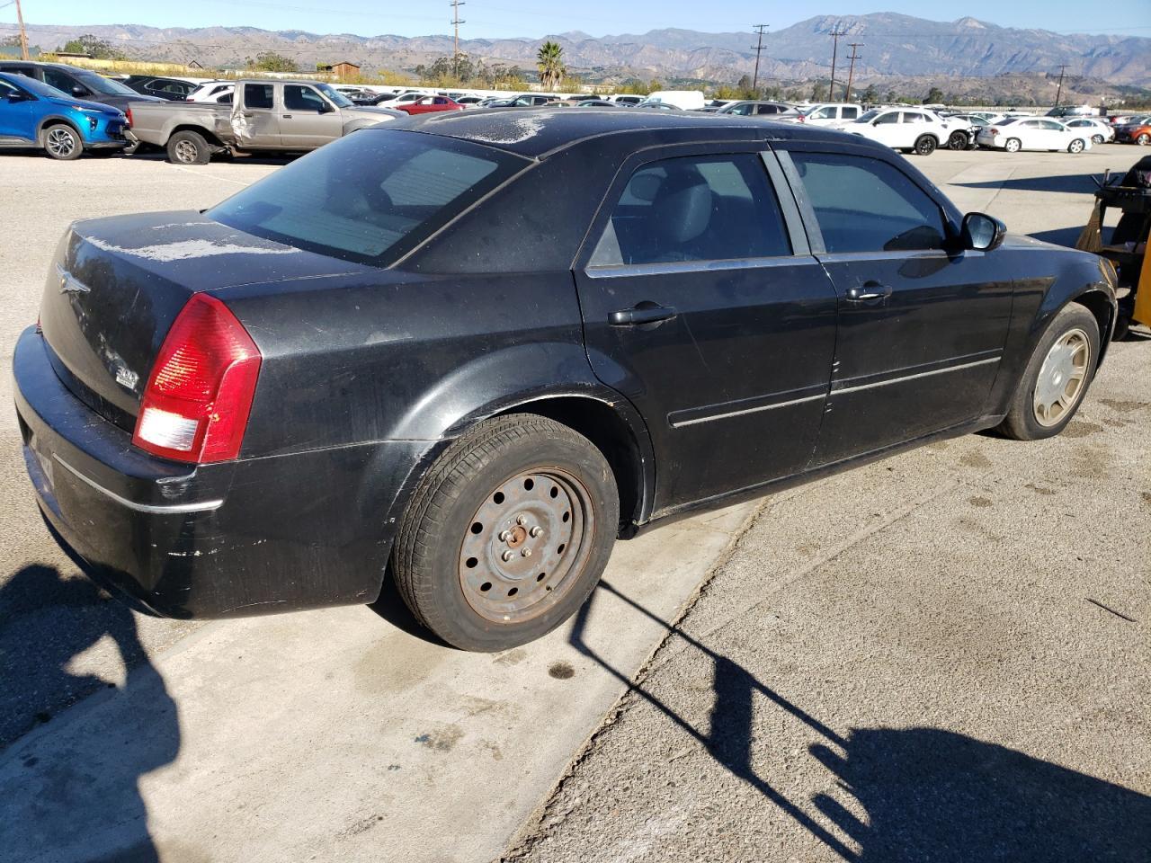 2005 Chrysler 300 Touring - Image 3