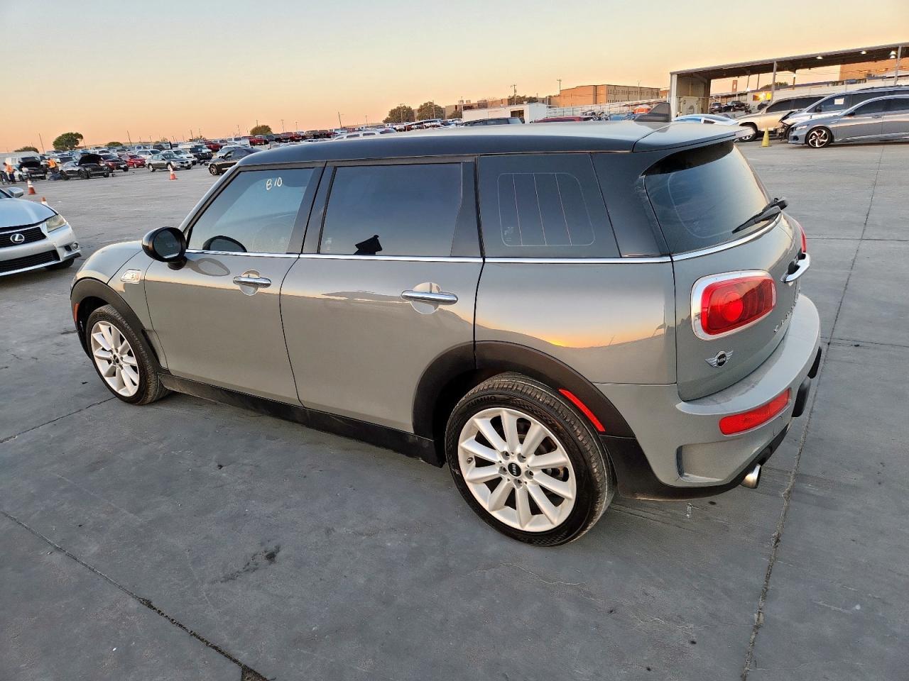 2017 Mini Cooper S Clubman - Image 2