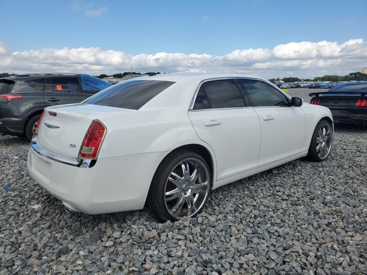 2013 Chrysler 300 - Image 3