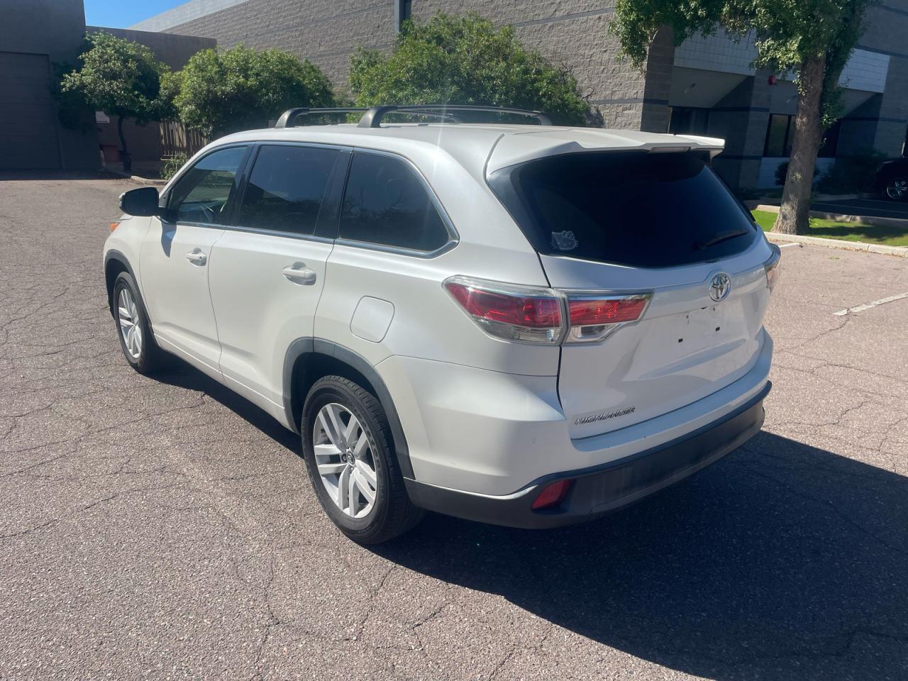 2016 Toyota Highlander Le - Image 3
