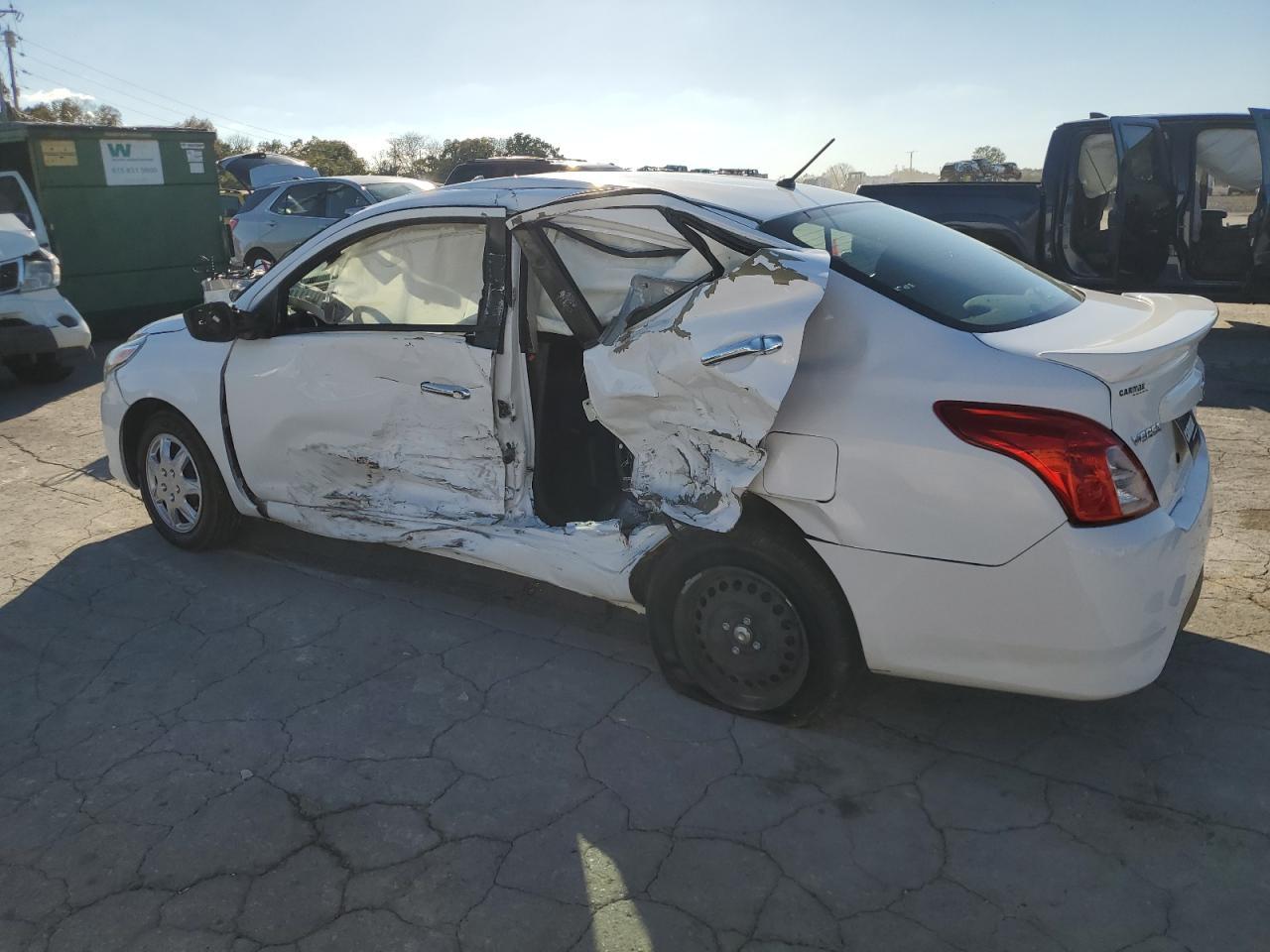 2019 Nissan Versa S - Фото 2