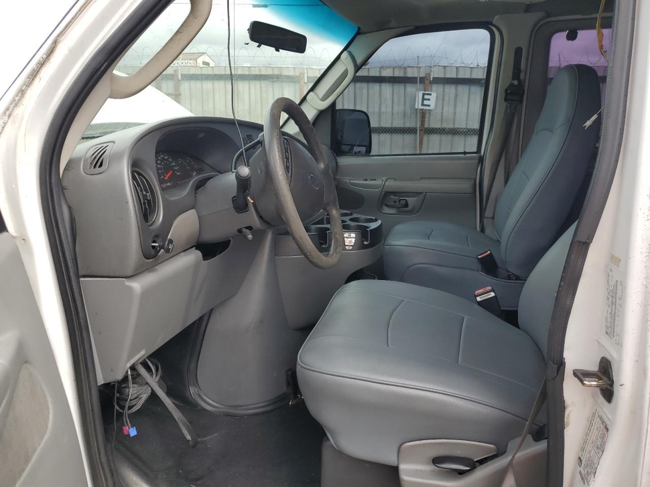 2006 Ford Econoline E350 Super Duty Wagon - Image 7