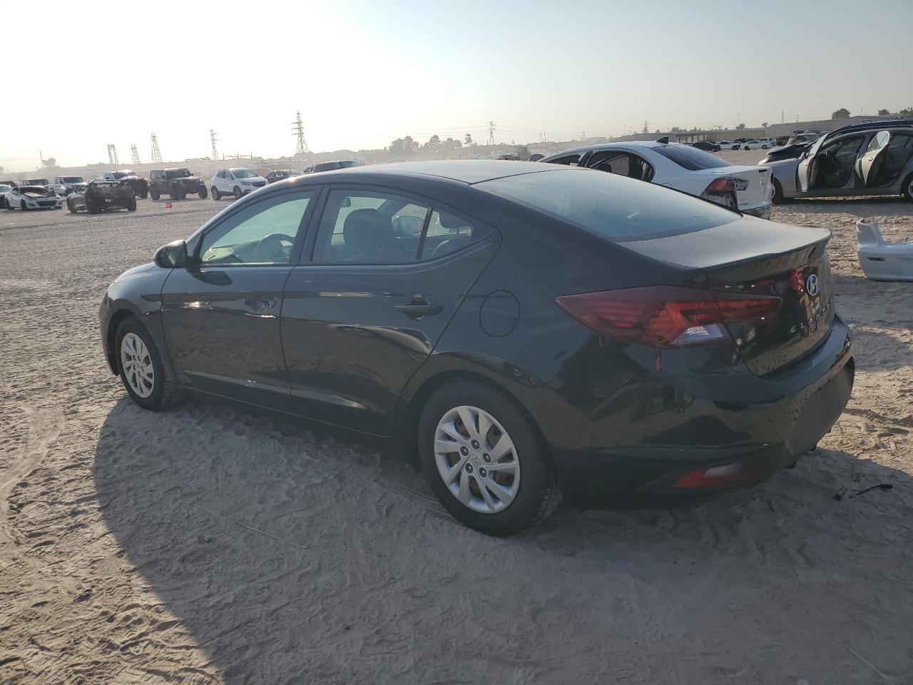 2020 Hyundai Elantra Se - Image 2