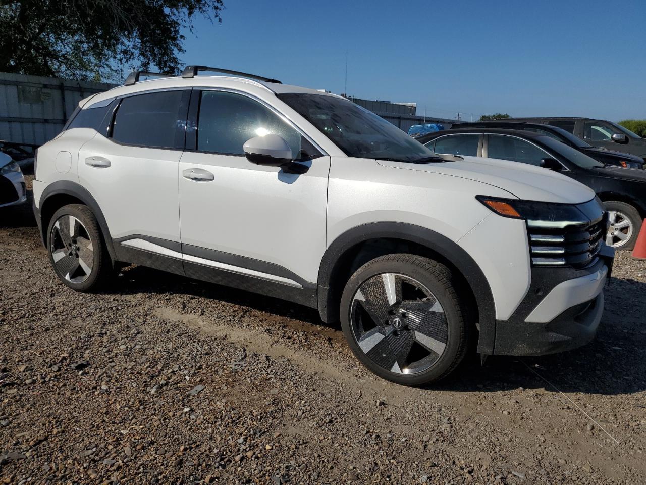 2025 Nissan Kicks Sr - Image 4