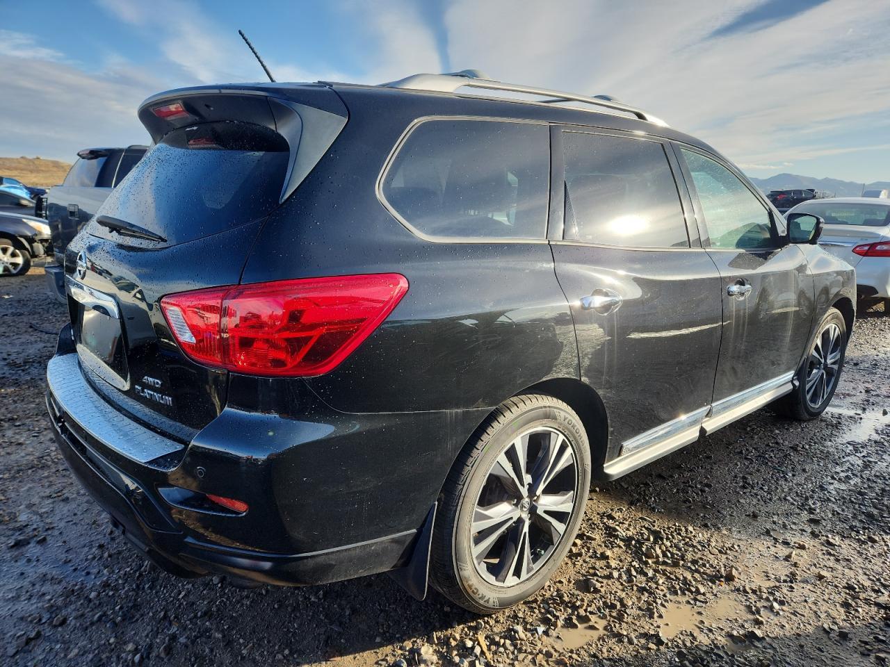 2018 Nissan Pathfinder S - Фото 3