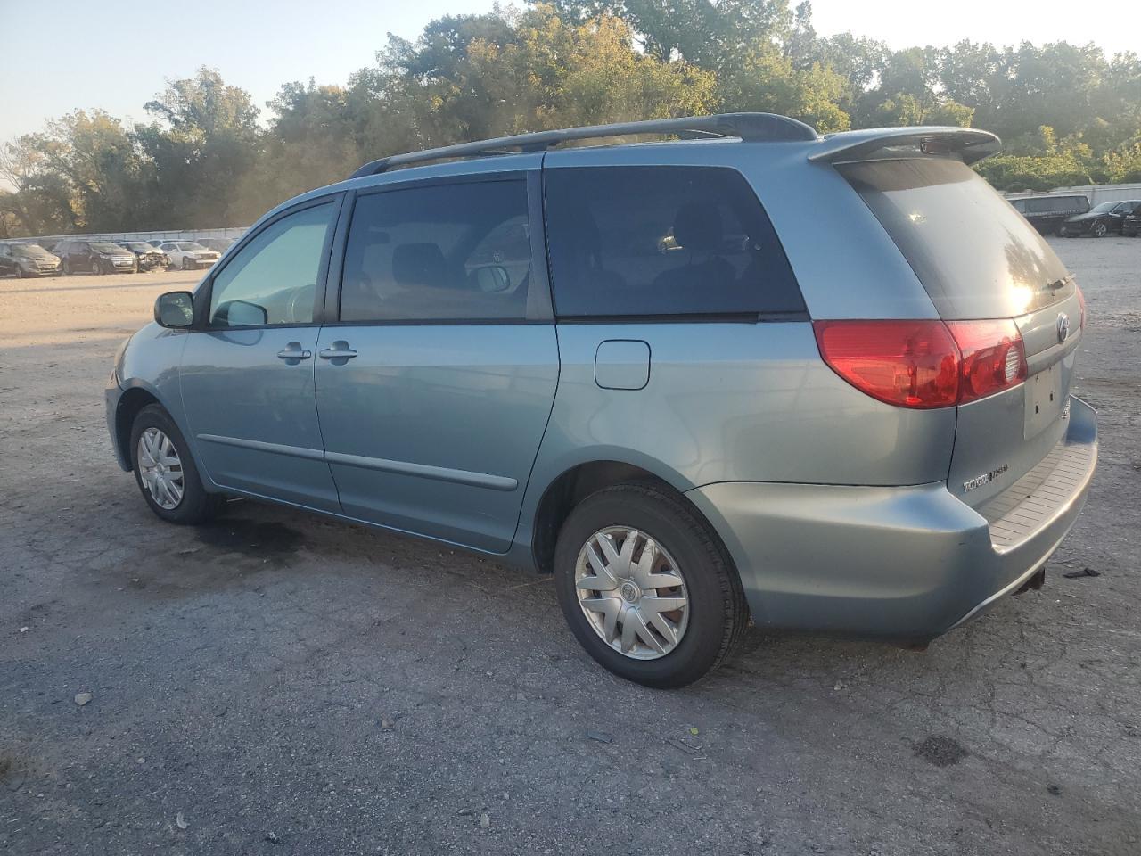 2006 Toyota Sienna Ce - Image 2