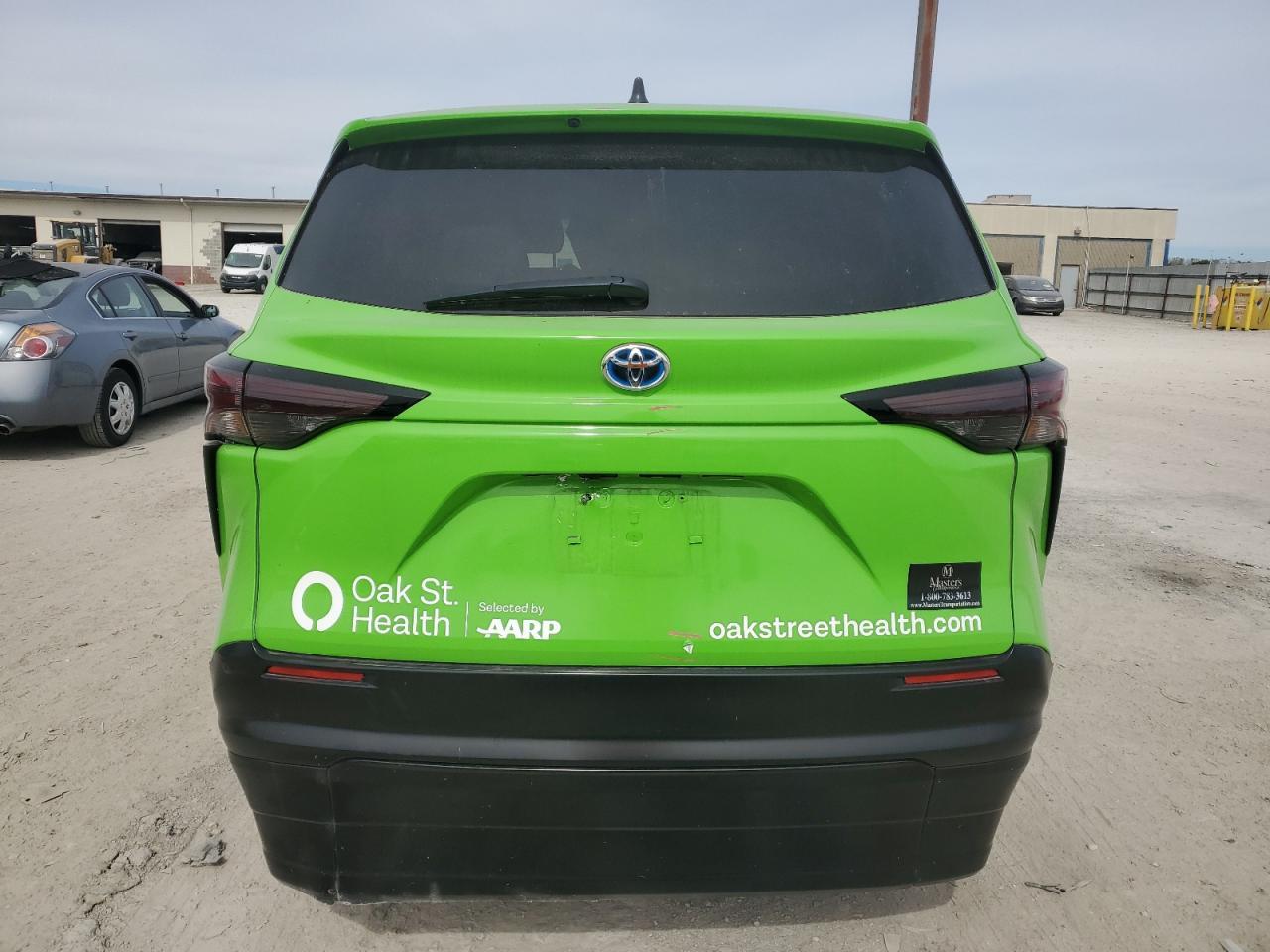 2024 Toyota Sienna Le - Image 6