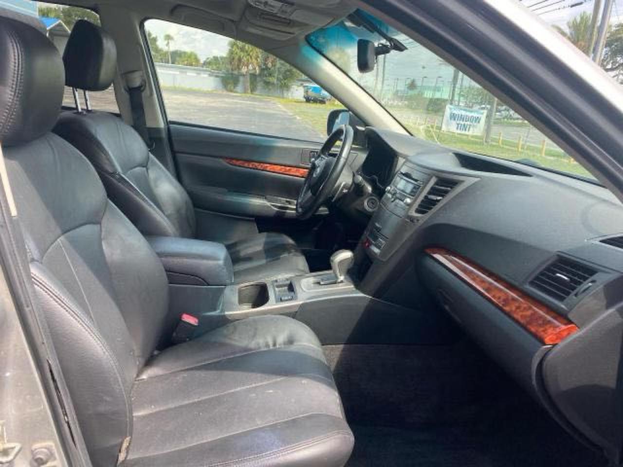 2010 Subaru Outback 2.5I Limited - Image 5
