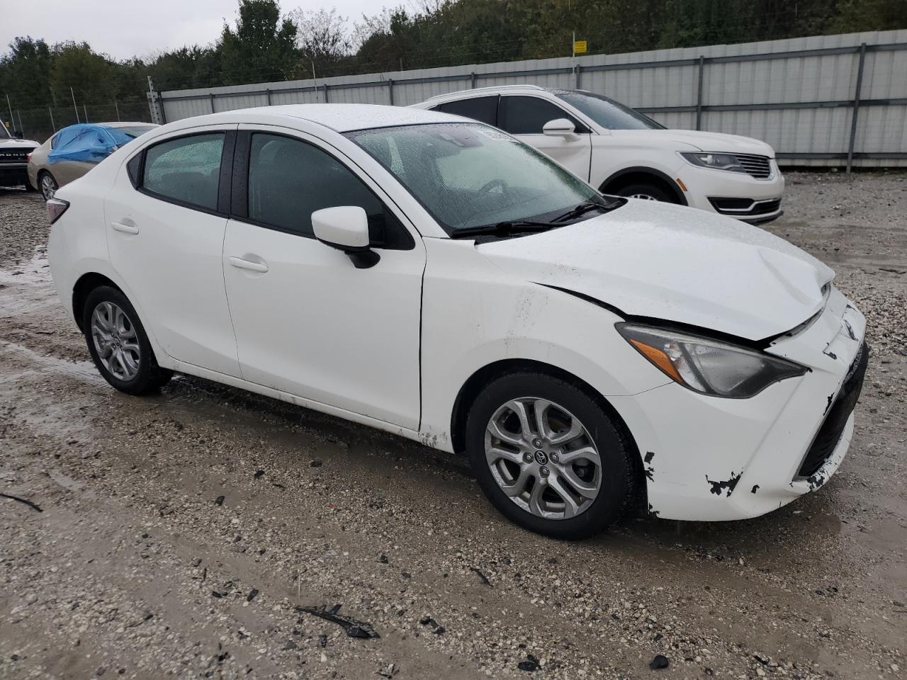 2018 Toyota Yaris Ia - Фото 4