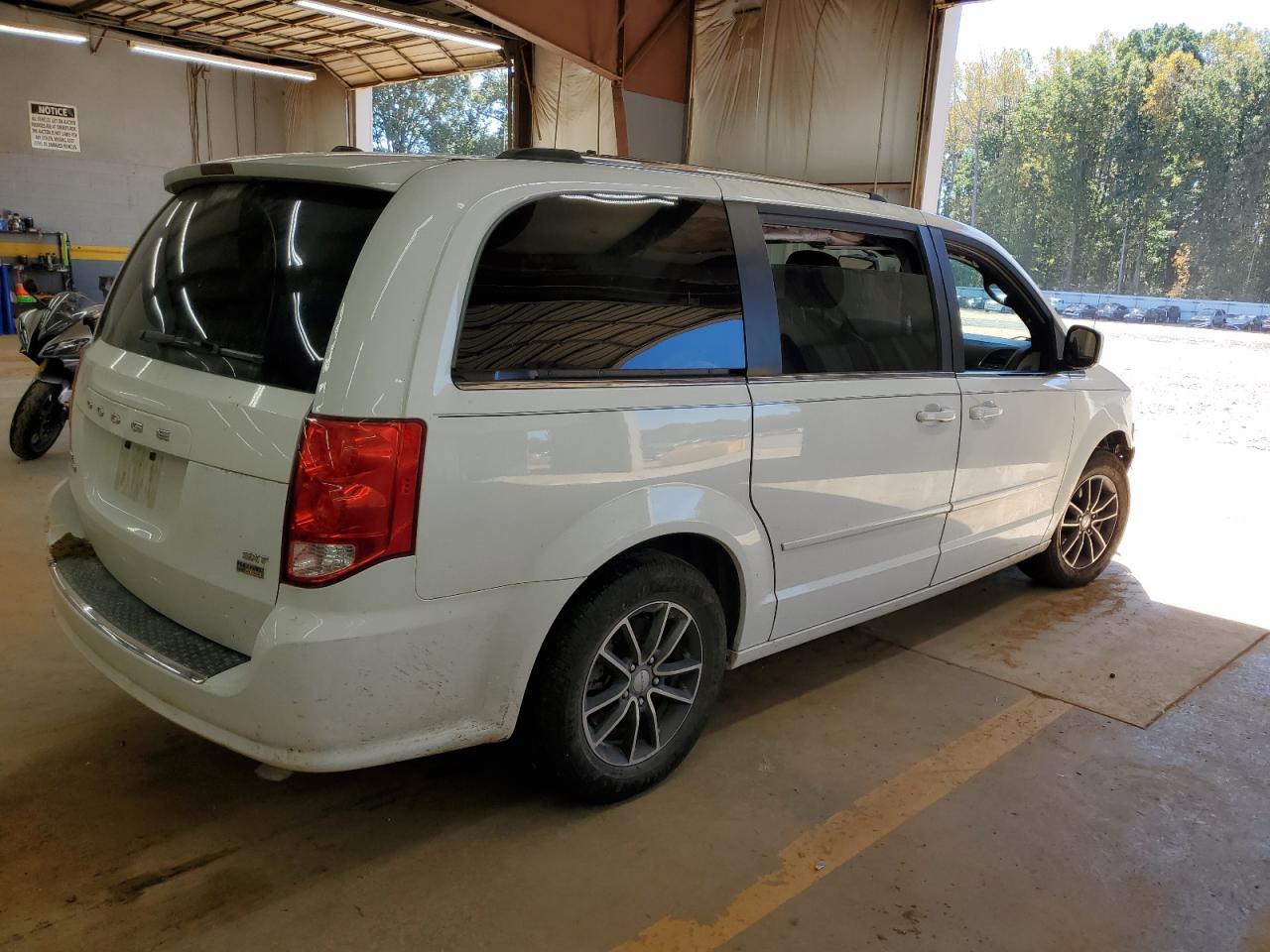 2017 Dodge Grand Caravan Sxt - Image 3
