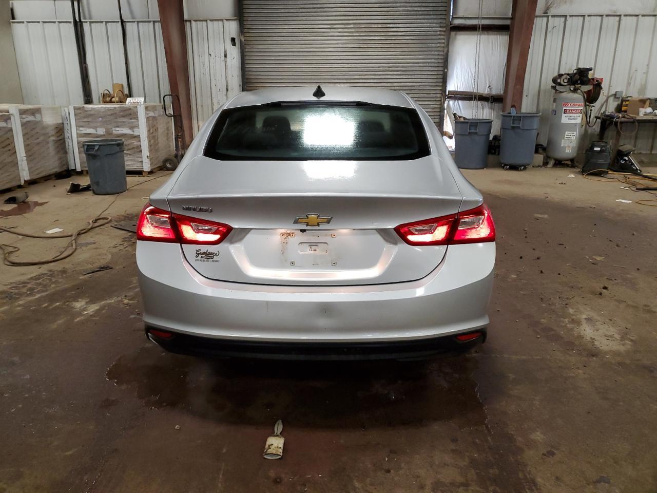 2017 Chevrolet Malibu Ls - Фото 6