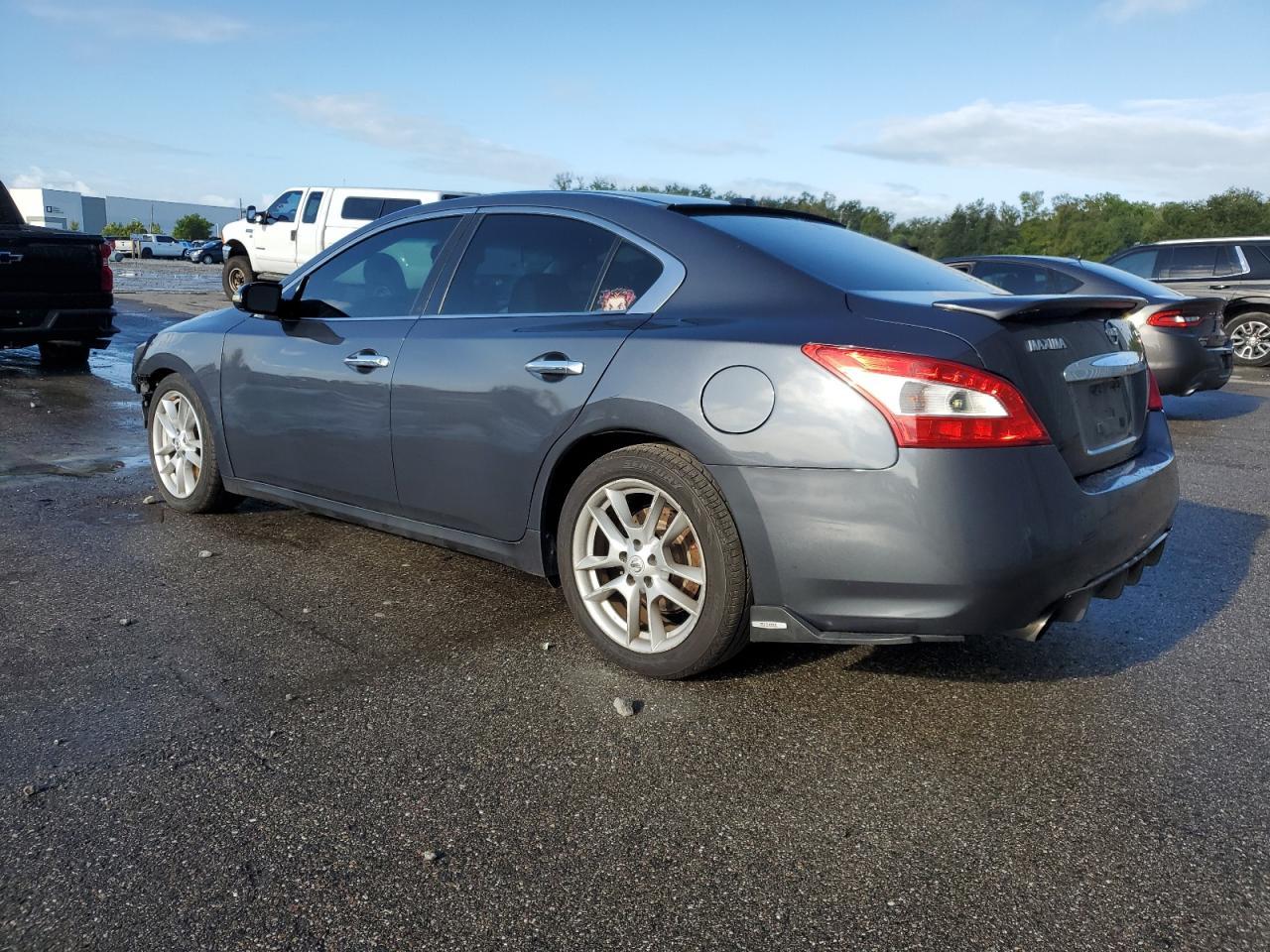 2010 Nissan Maxima S - Фото 2