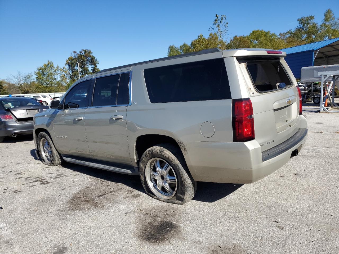 2015 Chevrolet Suburban C1500 Lt - Фото 2