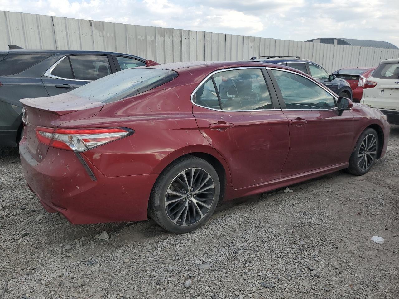 2018 Toyota Camry L - Фото 3