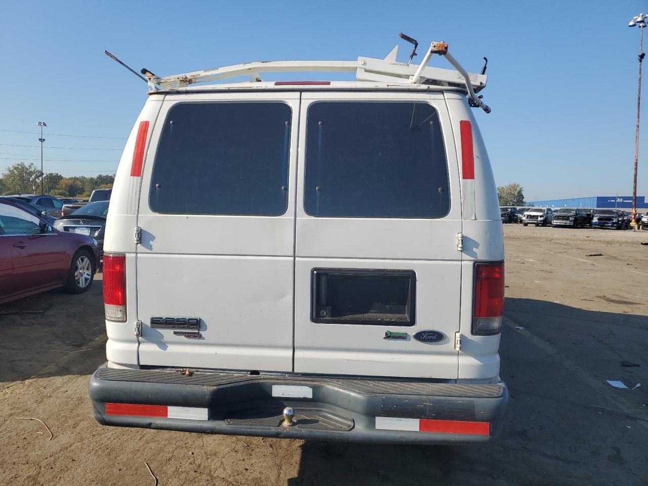 2013 Ford Econoline E250 Van - Фото 6